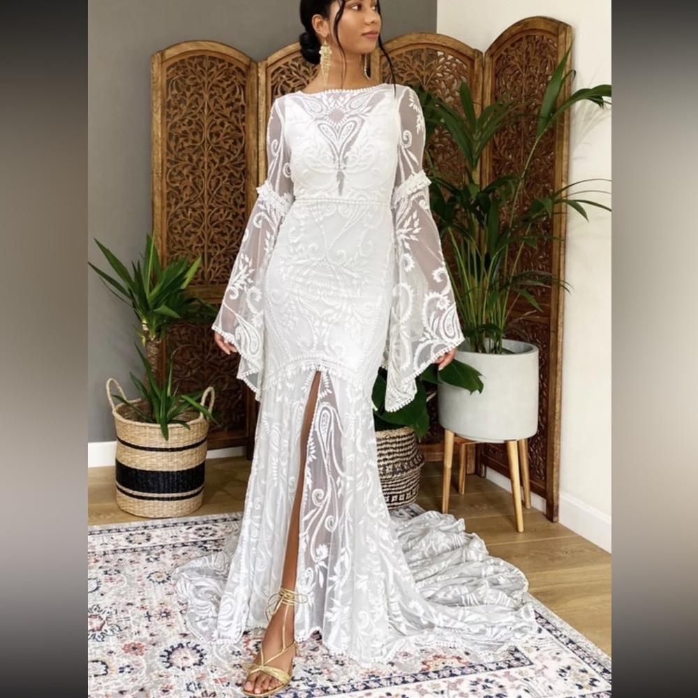 Boho lace wedding dress gown 6UK new. Fits a 2/4 US size